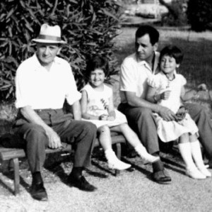 Pino Pinelli con le figlie e il suocero